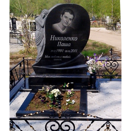 Памятник на могилу сыну со Скорбящей матерью