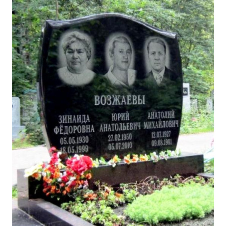 Семейный стандартный памятник из карельского гранита